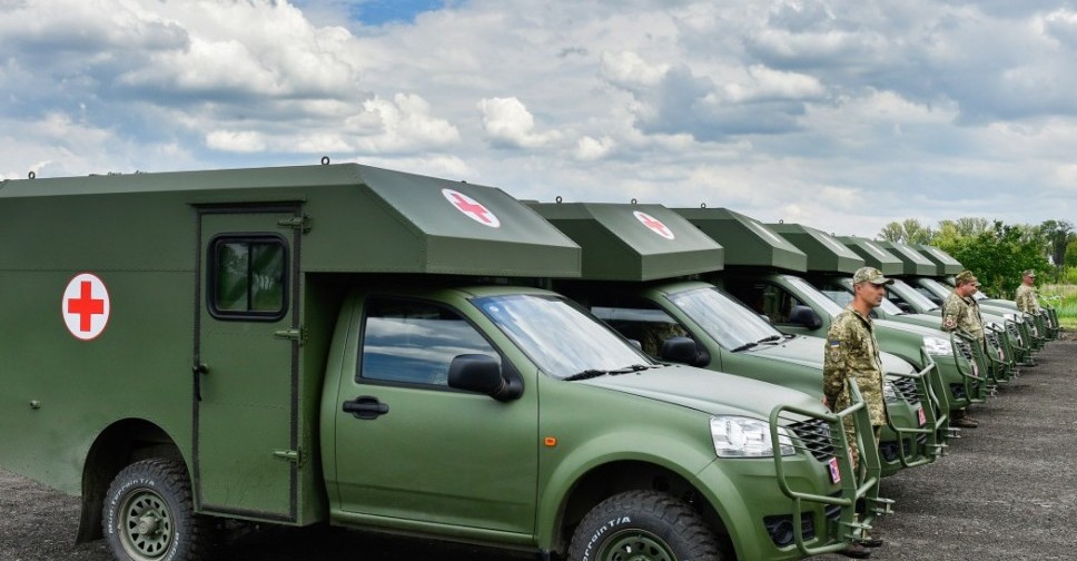 Военным медикам в Донбассе передали более 20 санитарных автомобилей (ФОТО)