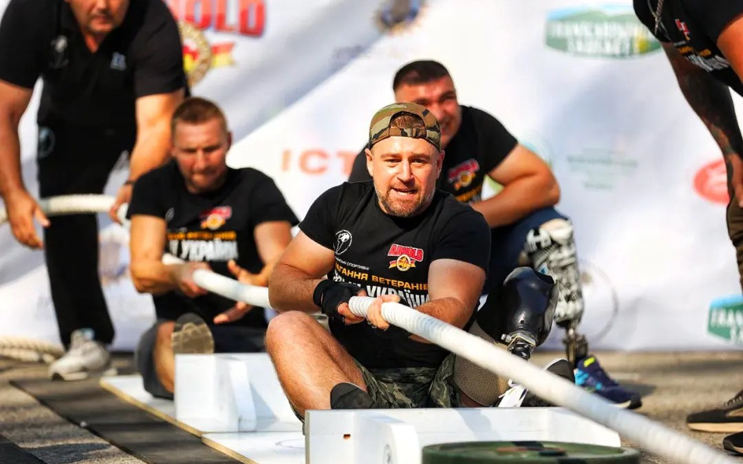 «Затягуємо ветеранів у спорт» - у Федерації стронгмену розповіли про безкоштовні заняття та курси тренерів