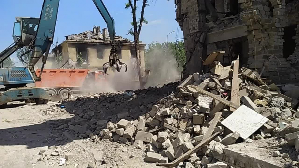 У Маріуполі окупанти продовжують зносити будинки – люди залишаються на вулиці