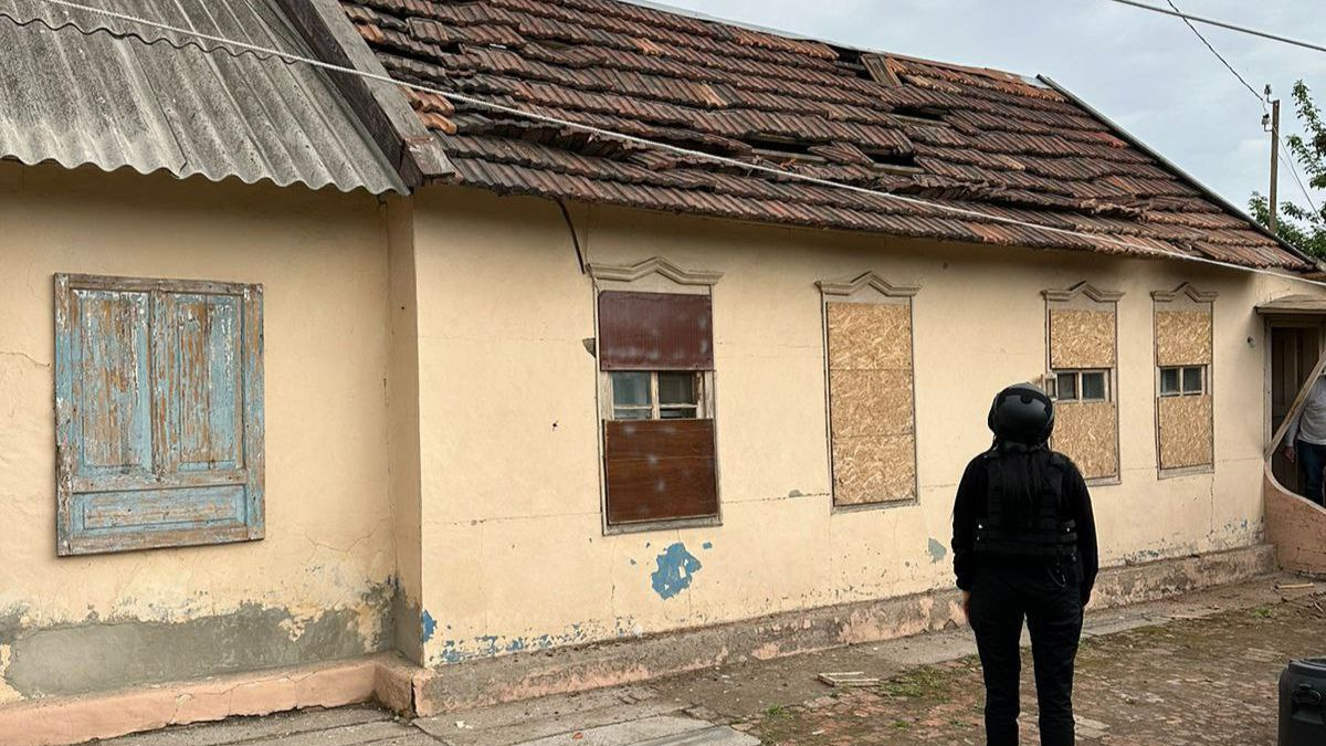 Росіяни скинули авіабомбу на Костянтинівку – поранені водій та пасажири цивільної автівки