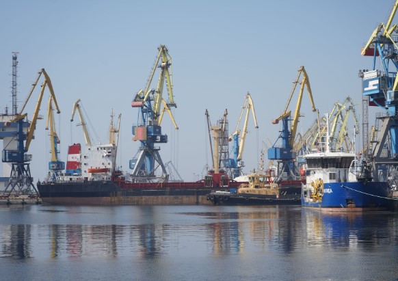 Окупанти планують з’єднати Маріуполь з Ростовом водним транспортом, подробиці