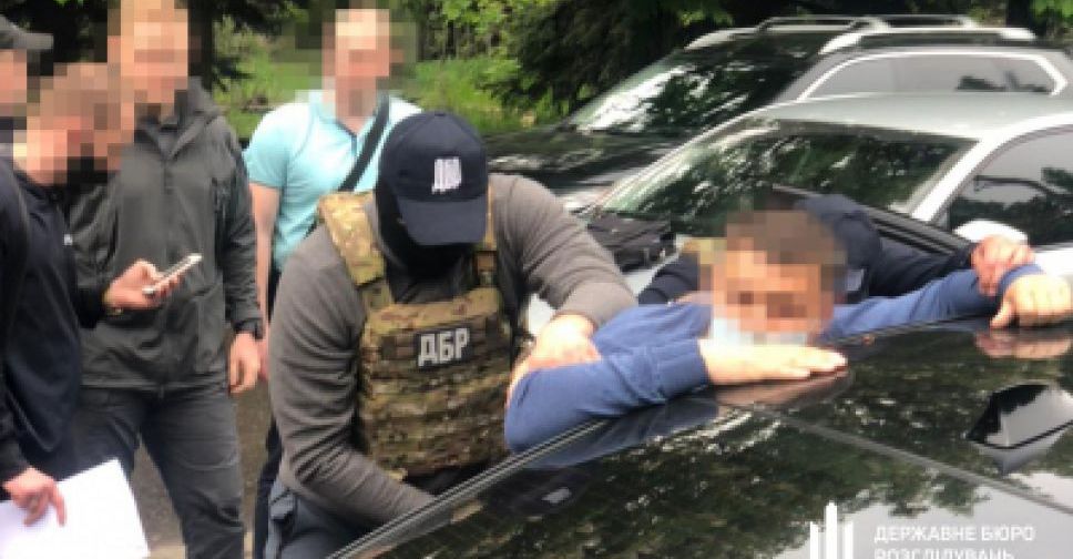 На Донетчине во время получения взятки 30 тысяч долларов поймали судью