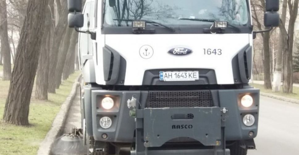 Мариуполю не хватает техники для уборки улиц (ФОТО)