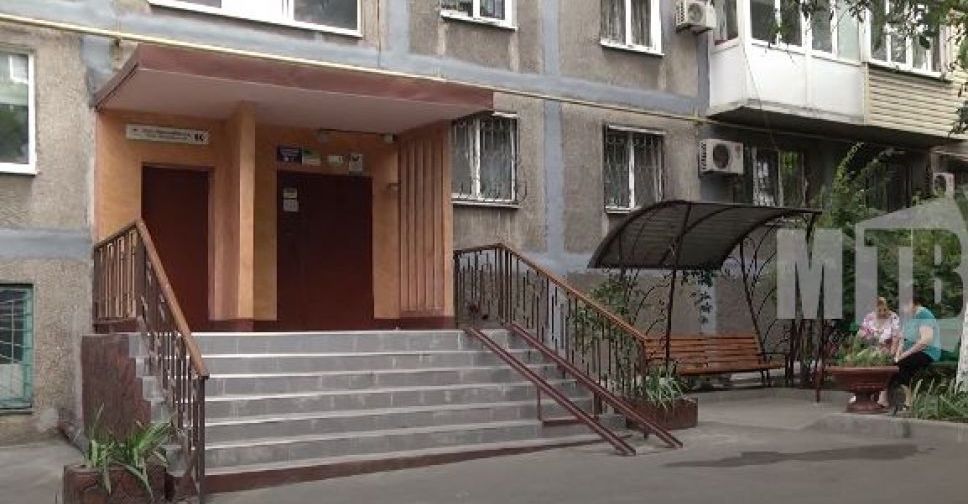 Привели дом и двор в порядок: в Мариуполе поддерживают инициативы ОСМД по благоустройству