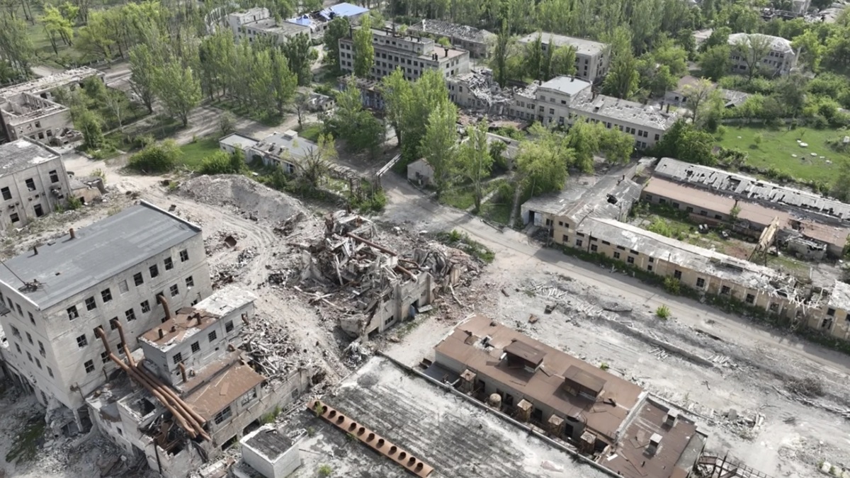 Усі дороги до Часового Яру прострілюються ворогом: як виживають майже 700 мешканців міста