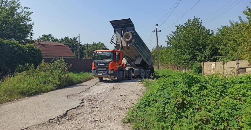 Под Мариуполем реанимируют дорогу, связывающую село и город