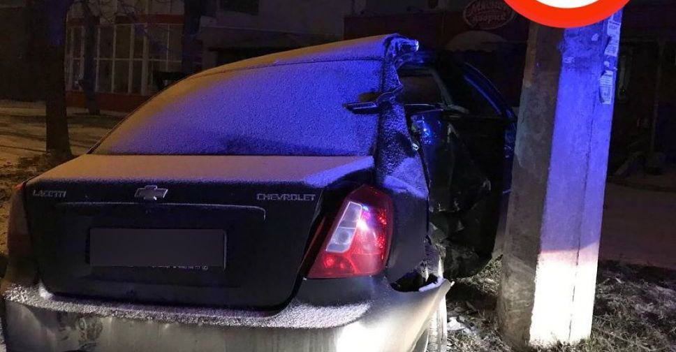 В Мариуполе нетрезвый водитель врезался в электроопору