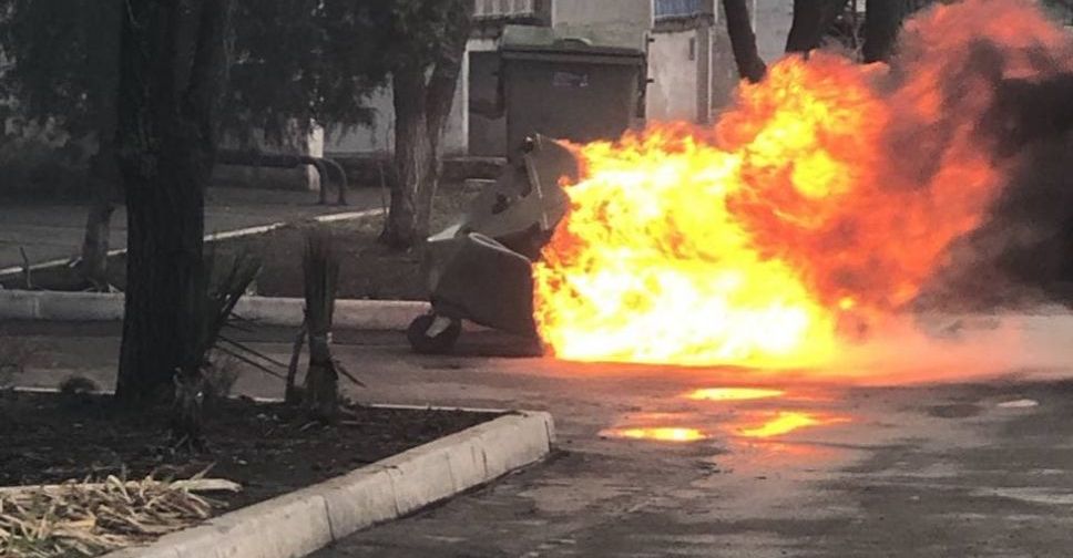 В Мариуполе в считанные минуты сгорел евроконтейнер