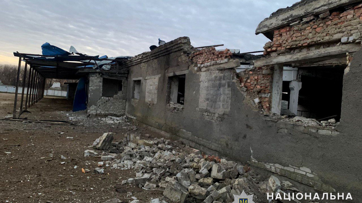 З танків – по Авдіївці, ракетами – по селах: росіяни на Донеччині поранили ще чотирьох людей
