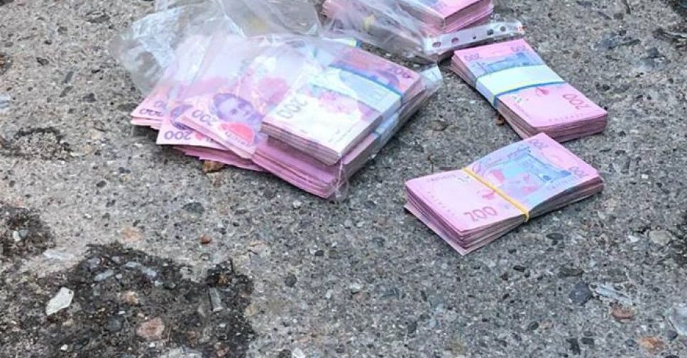В Донбассе на взятке в 200 тыс. грн задержан майор полиции (ФОТО)