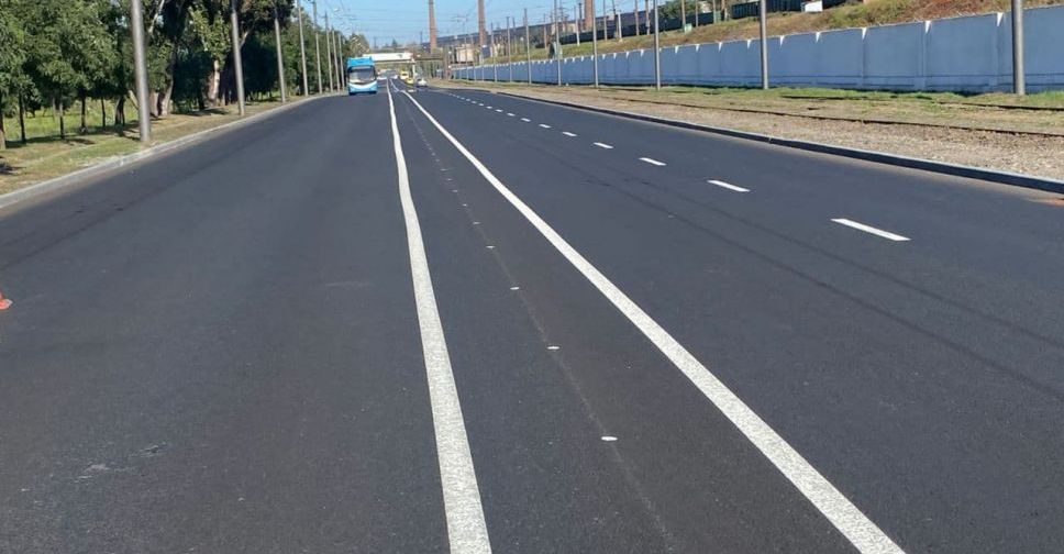 Дорогу на Набережной в Мариуполе разделят барьером