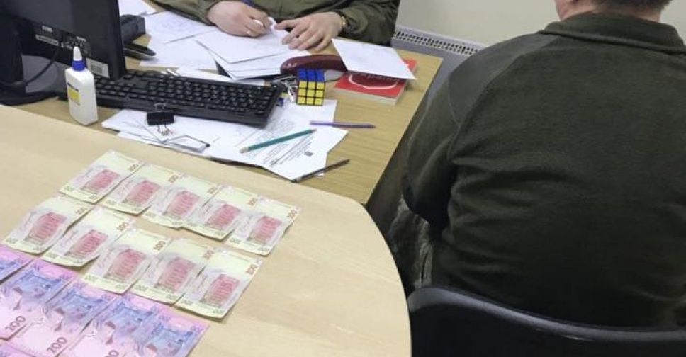 В Донецкой области на взятке погорел  сотрудник военкомата (ФОТО)
