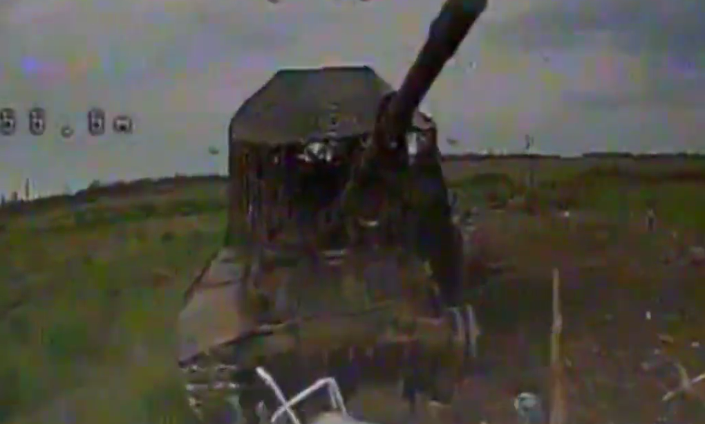 Дроноводи показали, як гарно горить російська артилерія під Бахмутом