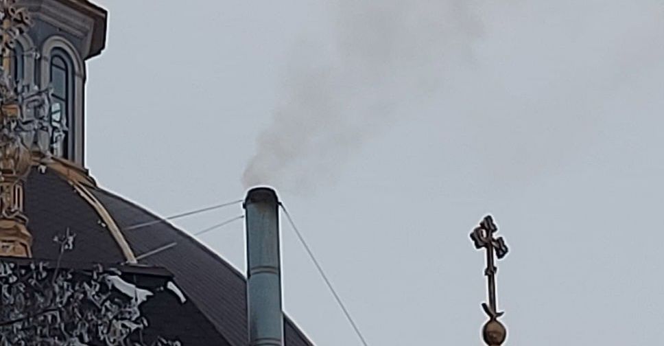 Мариупольцы жалуются на дымящую трубу строящейся гостиницы в центре города