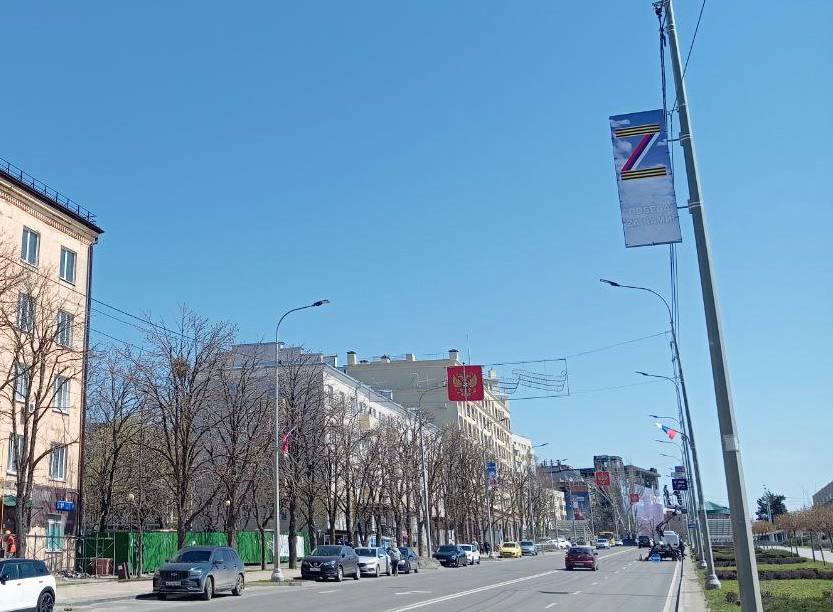 Знищили місто — тепер святкують: у Маріуполі готують парад побєди на руїнах