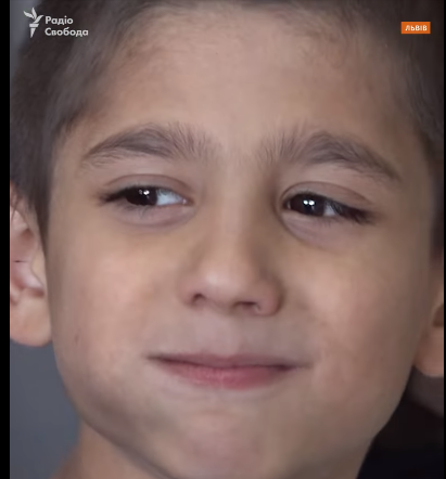 Волонтери подарували дитині-переселенцю з Донеччини можливість чути