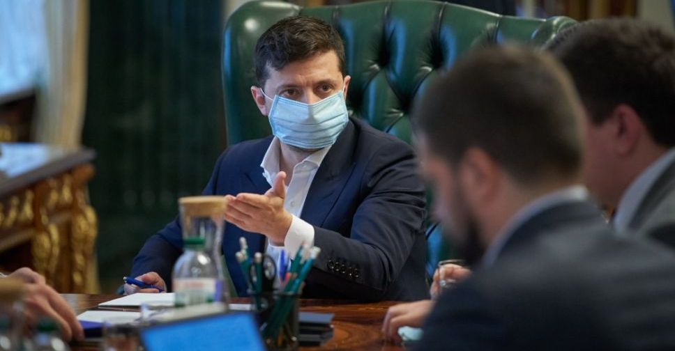 Зеленский: мы не можем позволить себе развлечения. Власти обеспокоены увеличением количества больных COVID-19