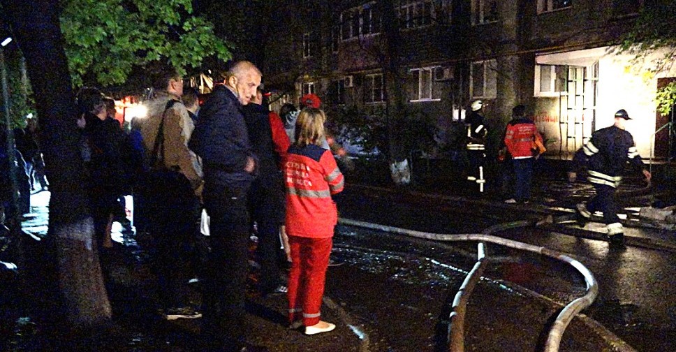 При пожаре в центре Мариуполе погибла пенсионерка, ее муж попал в больницу (ФОТО)