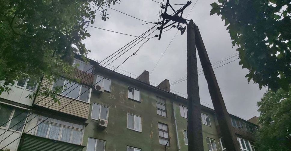 В Мариуполе бушует непогода: движение транспорта затруднено