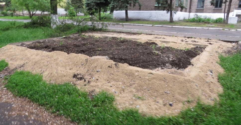 В Мариуполе снесли два новых павильона за несоответствие установленному архетипу (ФОТОФАКТ)