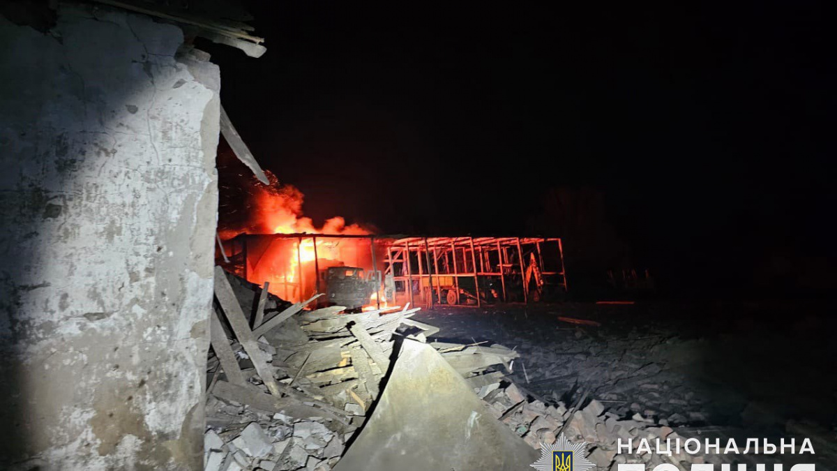 Росіяни 12 разів обстріляли будинки на Донеччині: поранені четверо людей