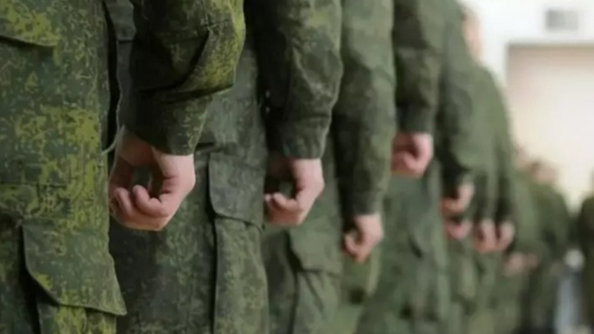 Місяць-другий, та на передок?: маріупольці в окупації налякані наказом про призов 