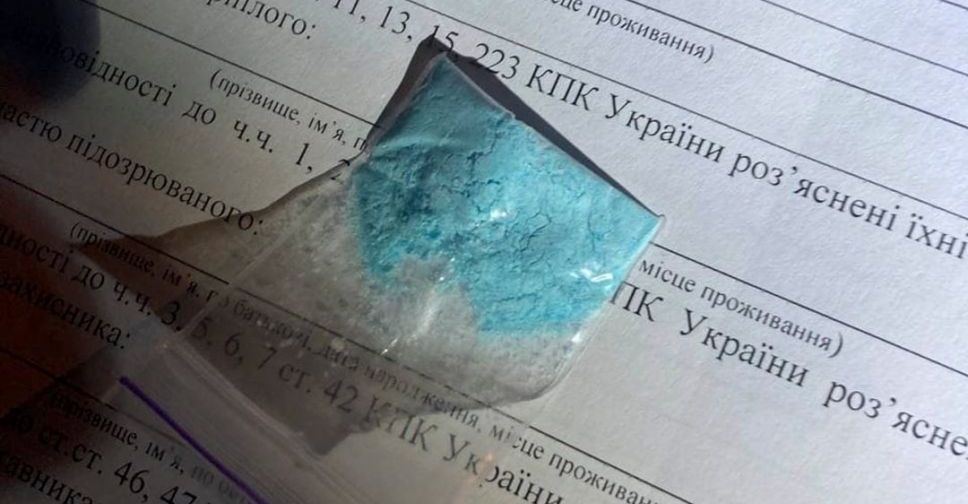 В Мариуполе мужчина с наркотиками «сдал себя» подозрительным поведением