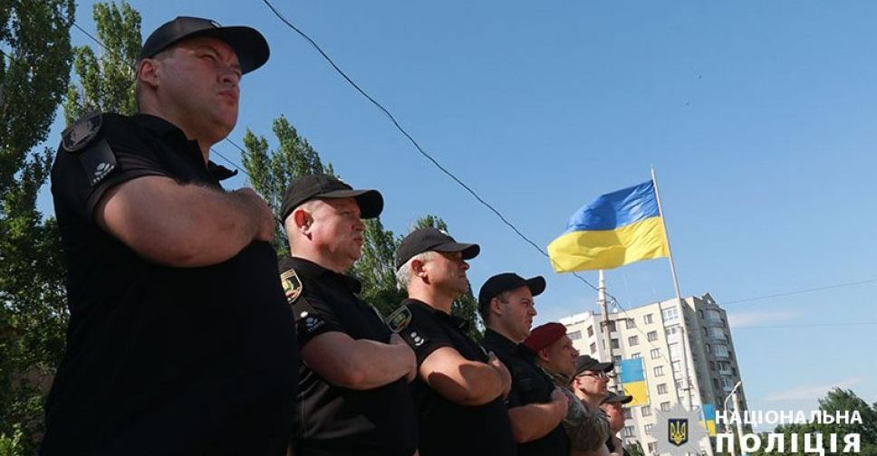 На охрану мариупольцев вышли усиленные патрули и военные (ФОТО)