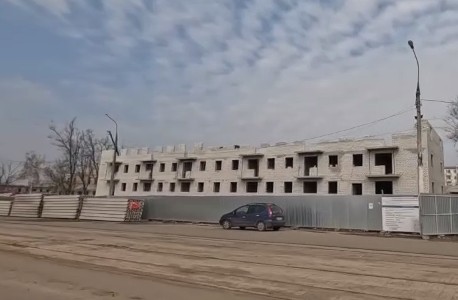 Маріупольці викинуті за борт: як у місті масово будують житло лише для своїх