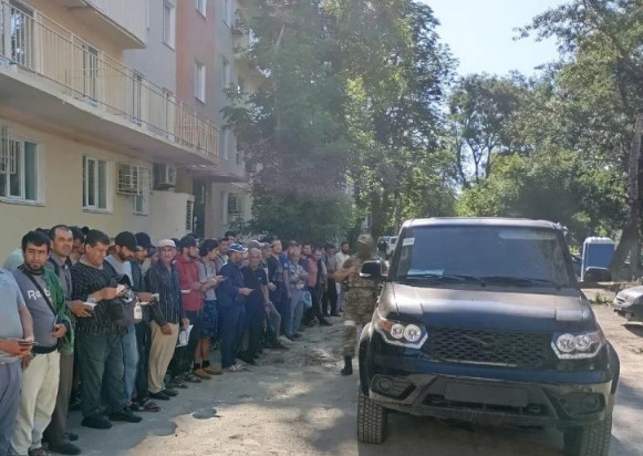 Скандальні рейди в Маріуполі: як окупанти полюють на нелегалів