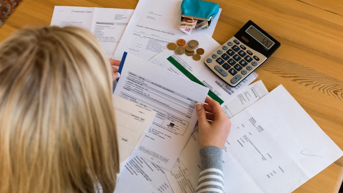 Зруйнували квартиру і просять заплатити – у Маріуполі приносять квитанції у знищене житло