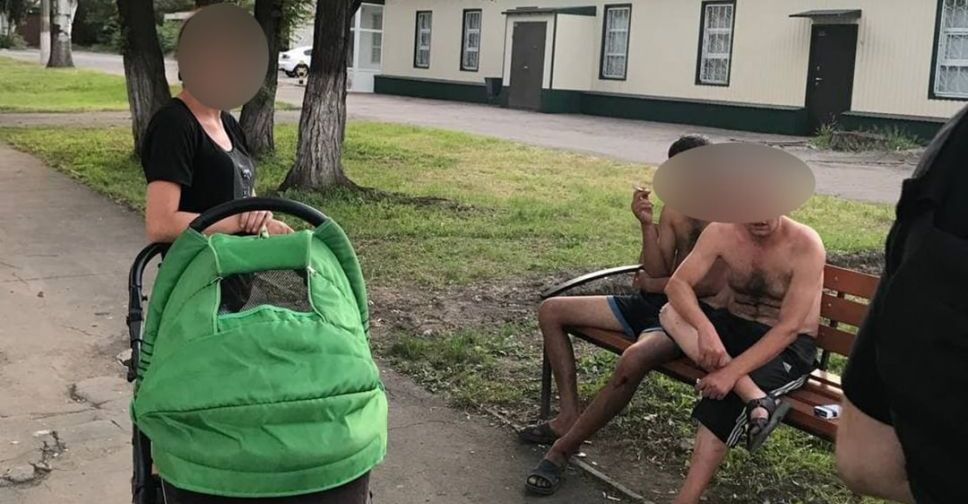 В Мариуполе грабители спрятали чужие деньги в детской коляске