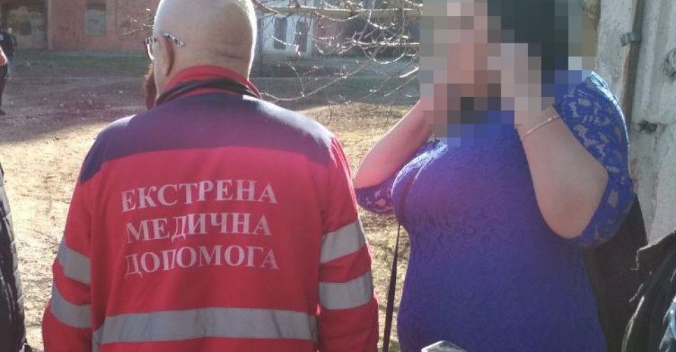 В Мариуполе женщина хотела спрыгнуть с крыши (ФОТО)