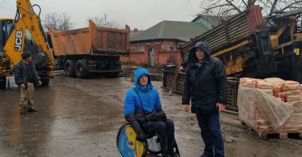 В Мариуполе подтапливало дома. Причина – забитая шлаком и мусором труба ...