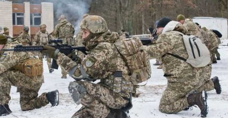 Мариупольцы вступают в ряды территориальной обороны. Записываются даже ночью