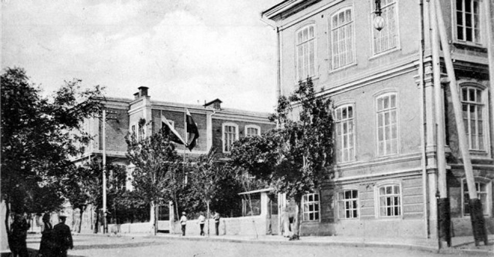 Старейшая школа Мариуполя отметит 140-летие (ФОТО)