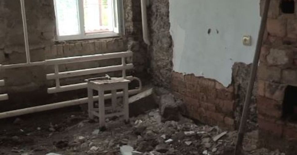 В Мариуполе после ливня разрушается жилой дом