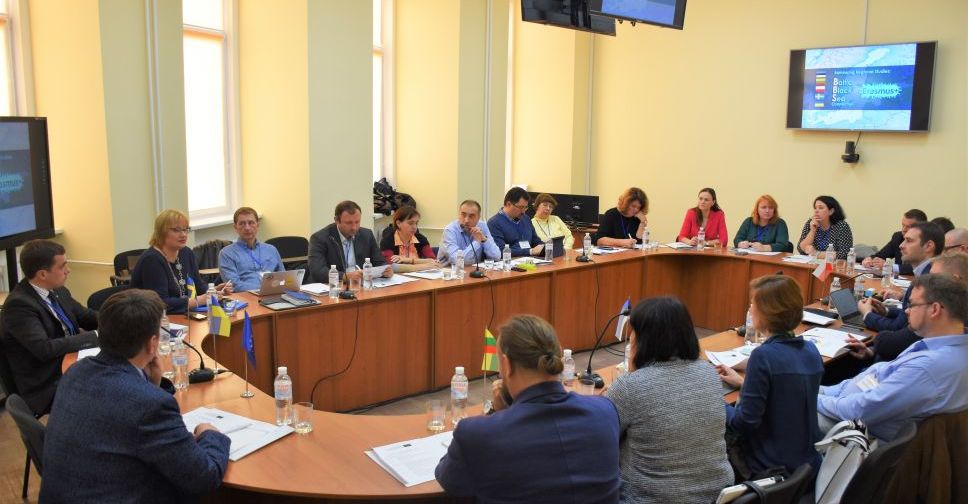 Студенты мариупольского вуза смогут стажироваться в университетах Эстонии, Швеции, Литвы и Польши (ФОТО)