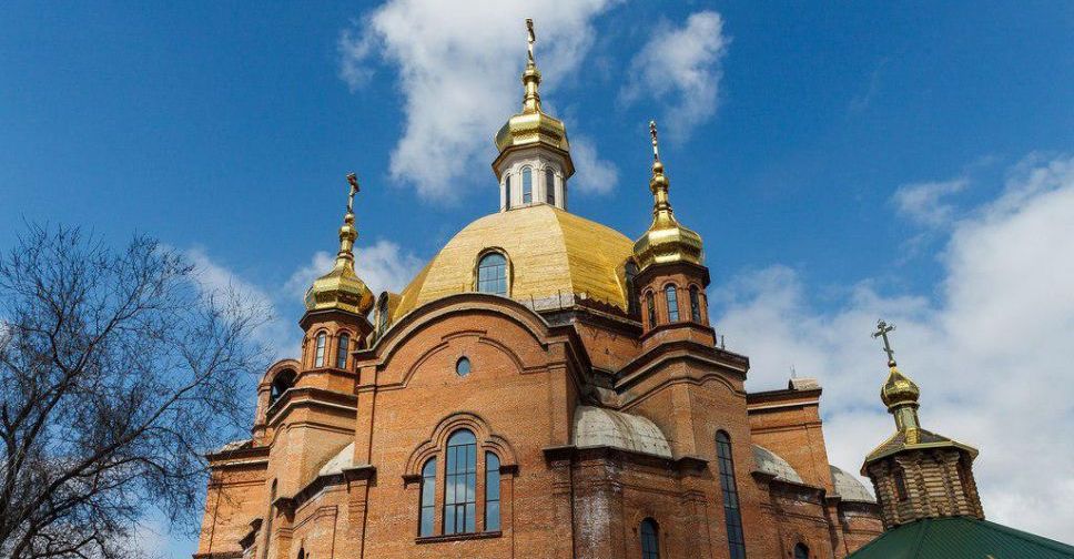 Мариупольчанка с маленьким сыном воровали металл из храма (ФОТО)