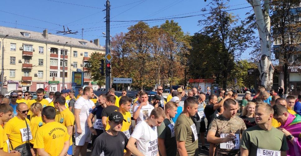 Помним всех: полтысячи мариупольцев приняли участие в пробеге в память о погибших воинах (ФОТО+ВИДЕО)