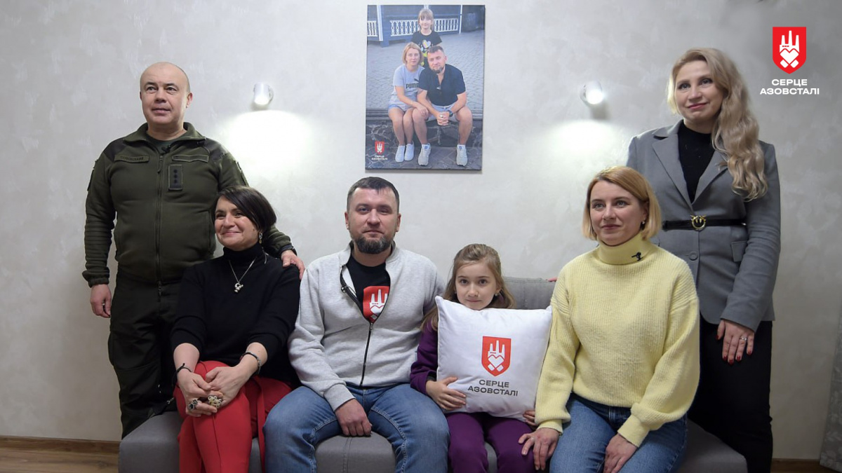 Втратив око і пройшов полон: захисник Маріуполя отримав квартиру та поділився планами на майбутнє