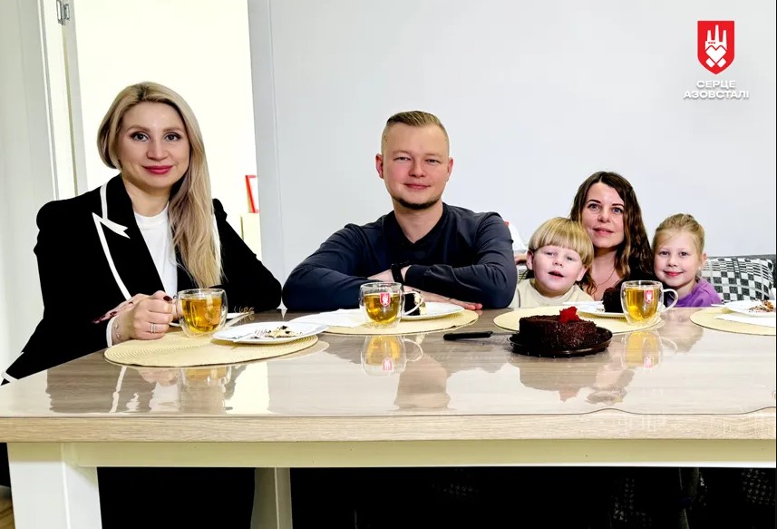 Захисник Володимир Вдовенко, який власноруч збив російський Су-25 в Маріуполі, отримав власну квартиру від Серця Азовсталі