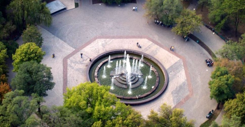 Какие трансформации пережил фонтан в Театральном сквере Мариуполя (ФОТО)