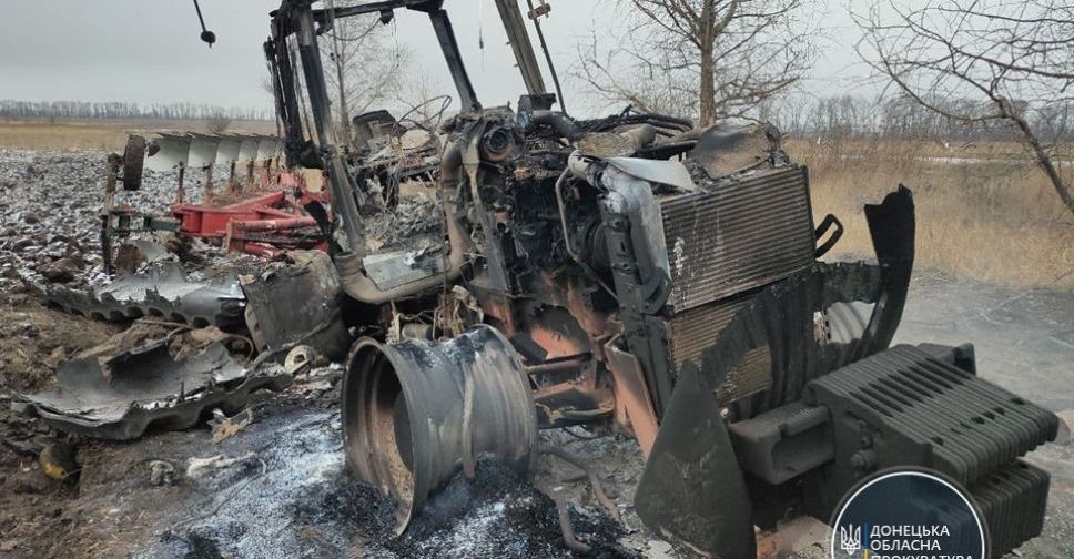 На Донетчине в поле взорвался трактор: внутри находился водитель