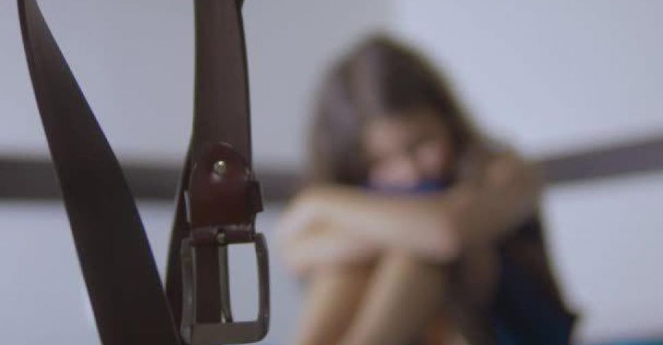 На Донетчине 14-летнюю девочку спасли от родного отца