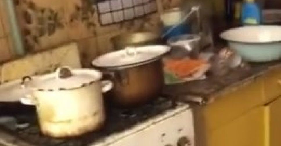 В Мариуполе проверяют факт проживания детей в квартире с фекалиями