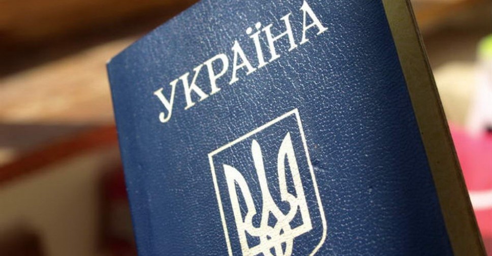 В День Независимости 16-ти летним мариупольцам вручили паспорта