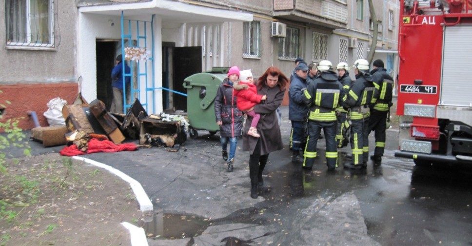 В Мариуполе мужчина в одиночку боролся с огнем (ФОТО)