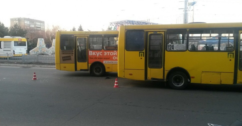 В Мариуполе столкнулись две маршрутки: Есть пострадавшие (ФОТО)