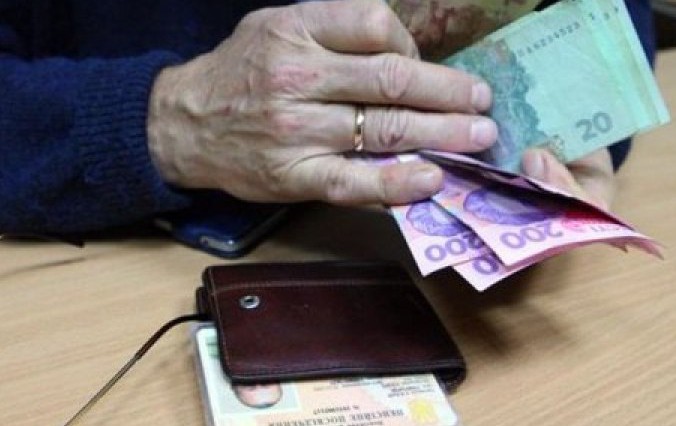 Кабмін змінив порядок отримання пенсій: що важливо знати переселенцям і українцям за кордоном